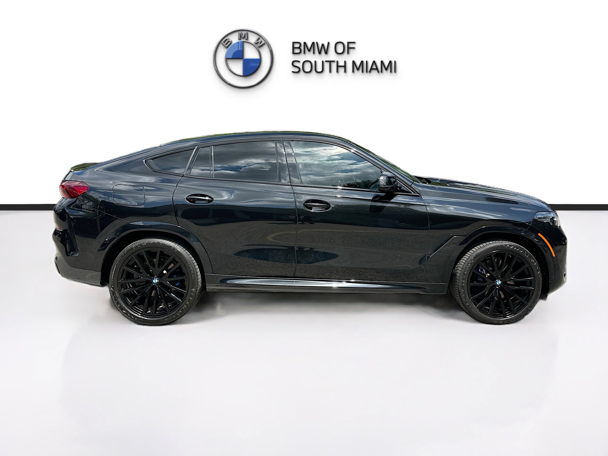 Used 2024 BMW X6 xDrive40i w/ Premium Package image 8