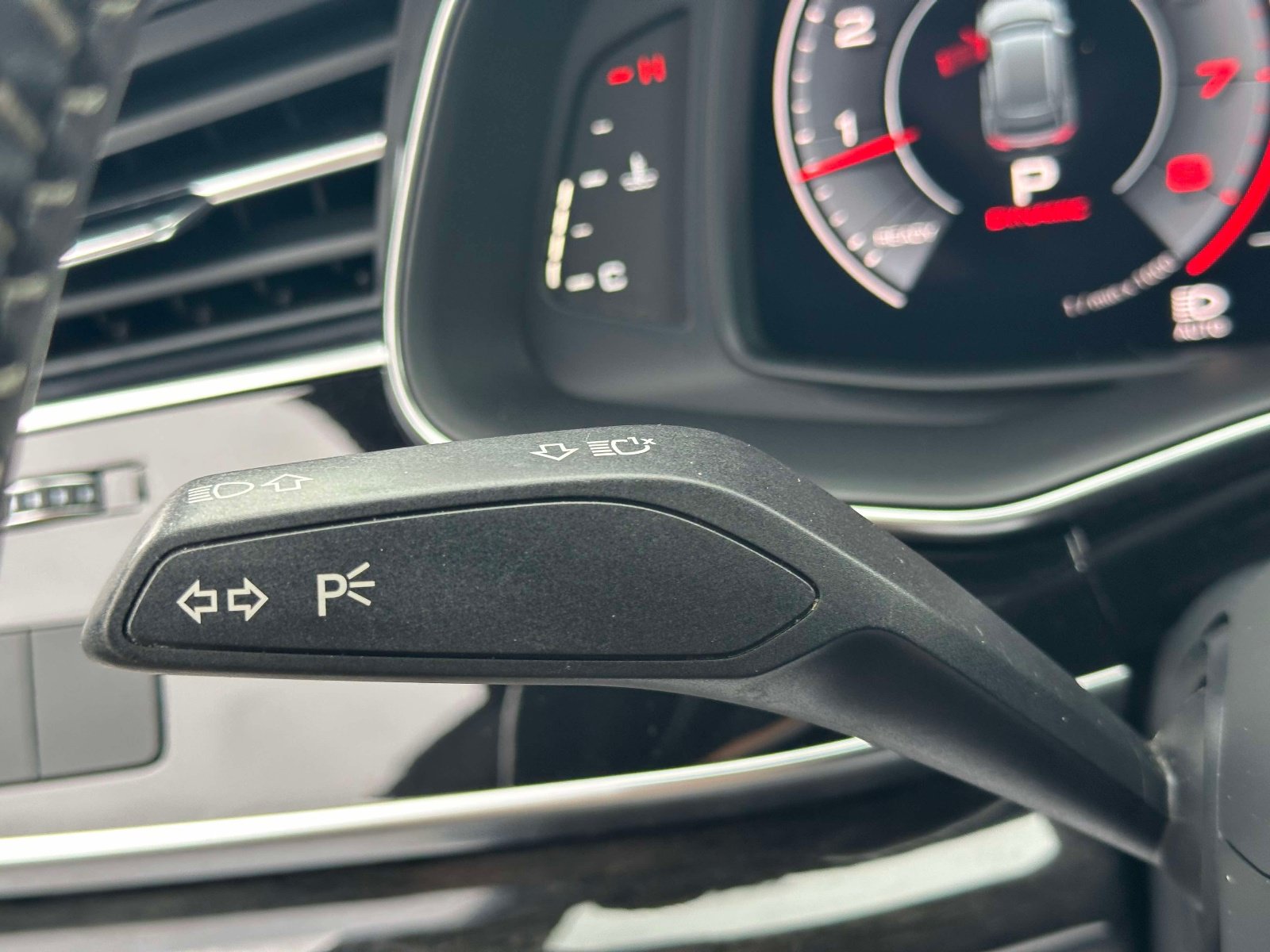 Used 2019 Audi Q8 Premium Plus w/ Premium Plus AWD/4WD image 21