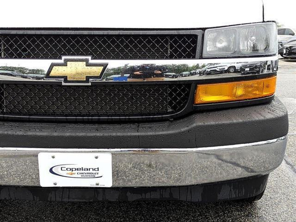 Certified 2025 Chevrolet Express 2500 w/ Driver Convenience Package RWD image 6