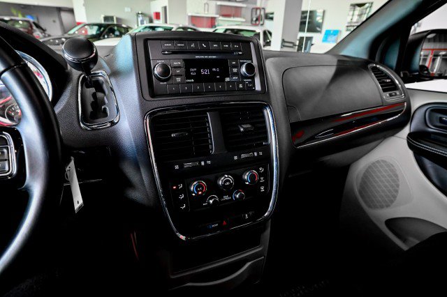 Used 2017 Dodge Grand Caravan SE FWD image 32