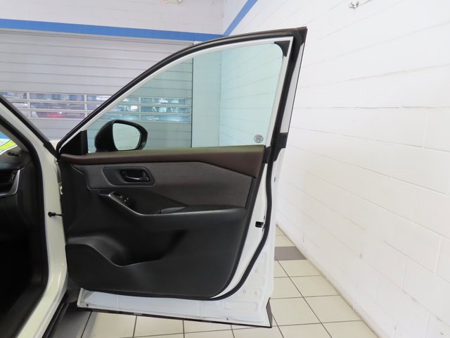 Used 2023 Nissan Rogue S image 24