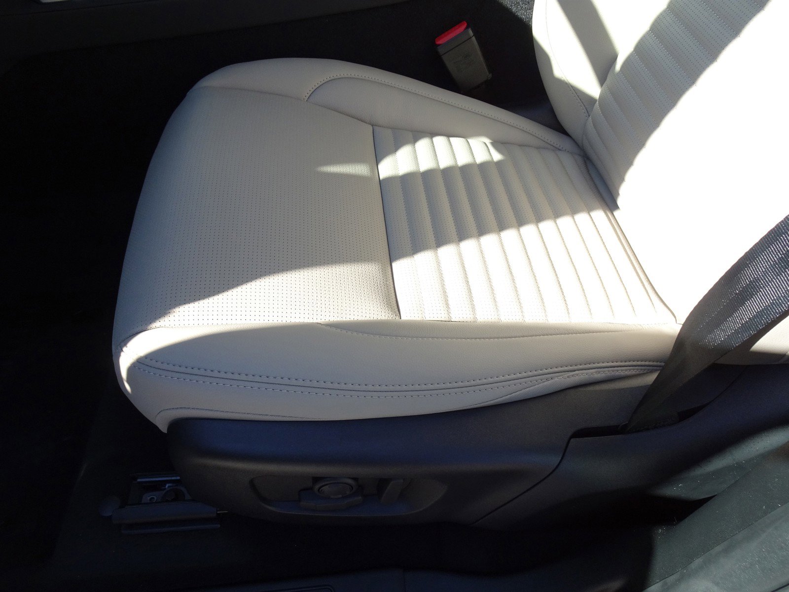 New 2025 Land Rover Discovery Sport S image 19