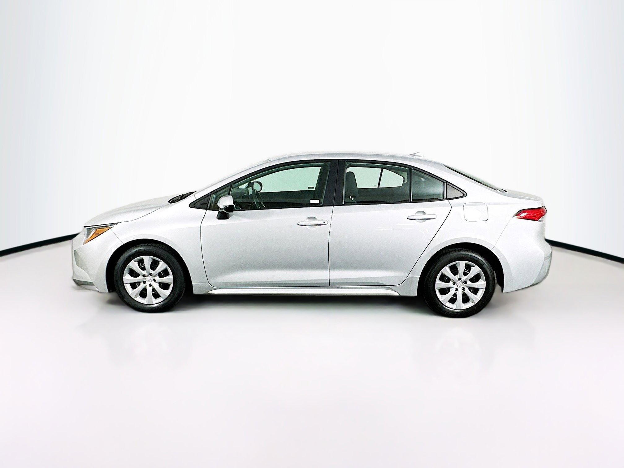 Used 2024 Toyota Corolla LE image 4