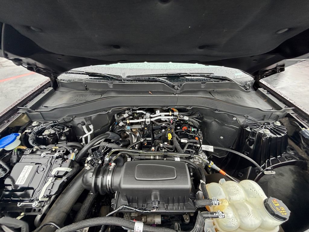 Used 2022 Ford Explorer XLT w/ Equipment Group 202A AWD/4WD image 30