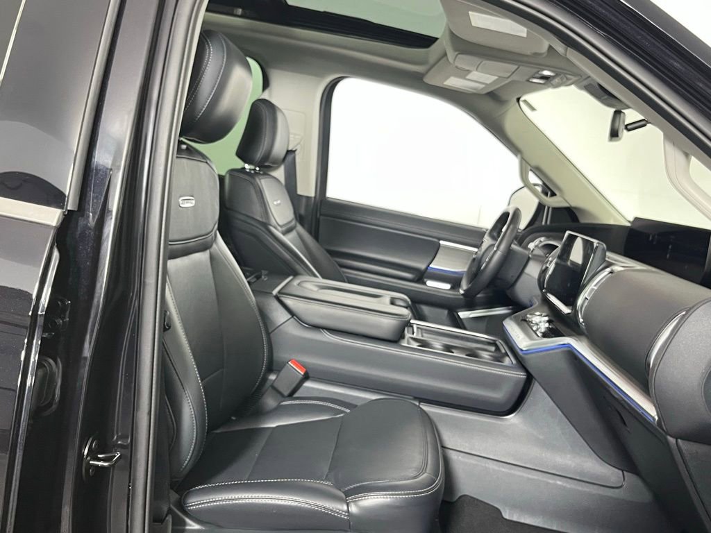 Used 2025 Ford Expedition Platinum AWD/4WD image 36