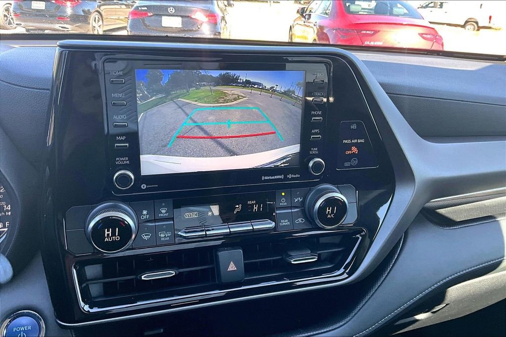 Used 2022 Toyota Highlander LE image 24