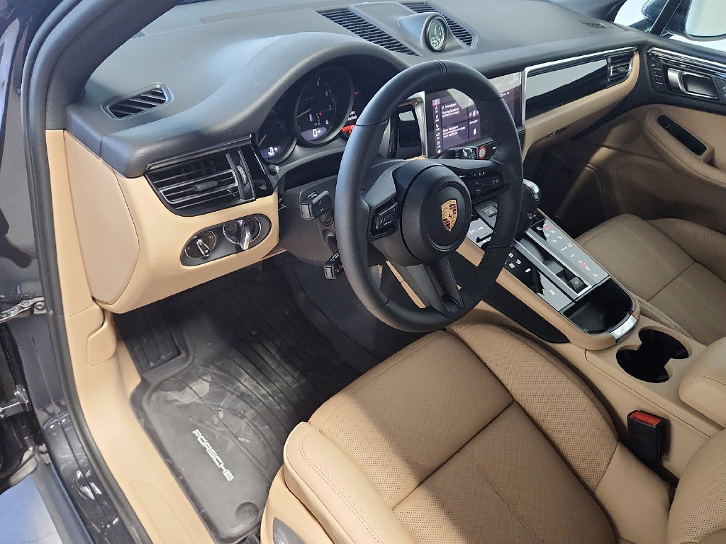 New 2026 Porsche Macan AWD/4WD image 4
