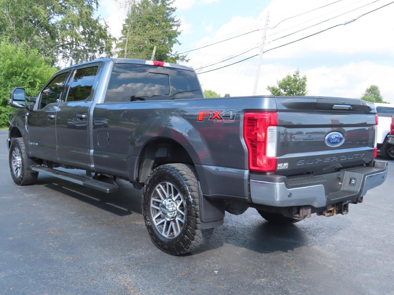 Used 2019 Ford F350 Lariat w/ Lariat Value Package AWD/4WD image 4