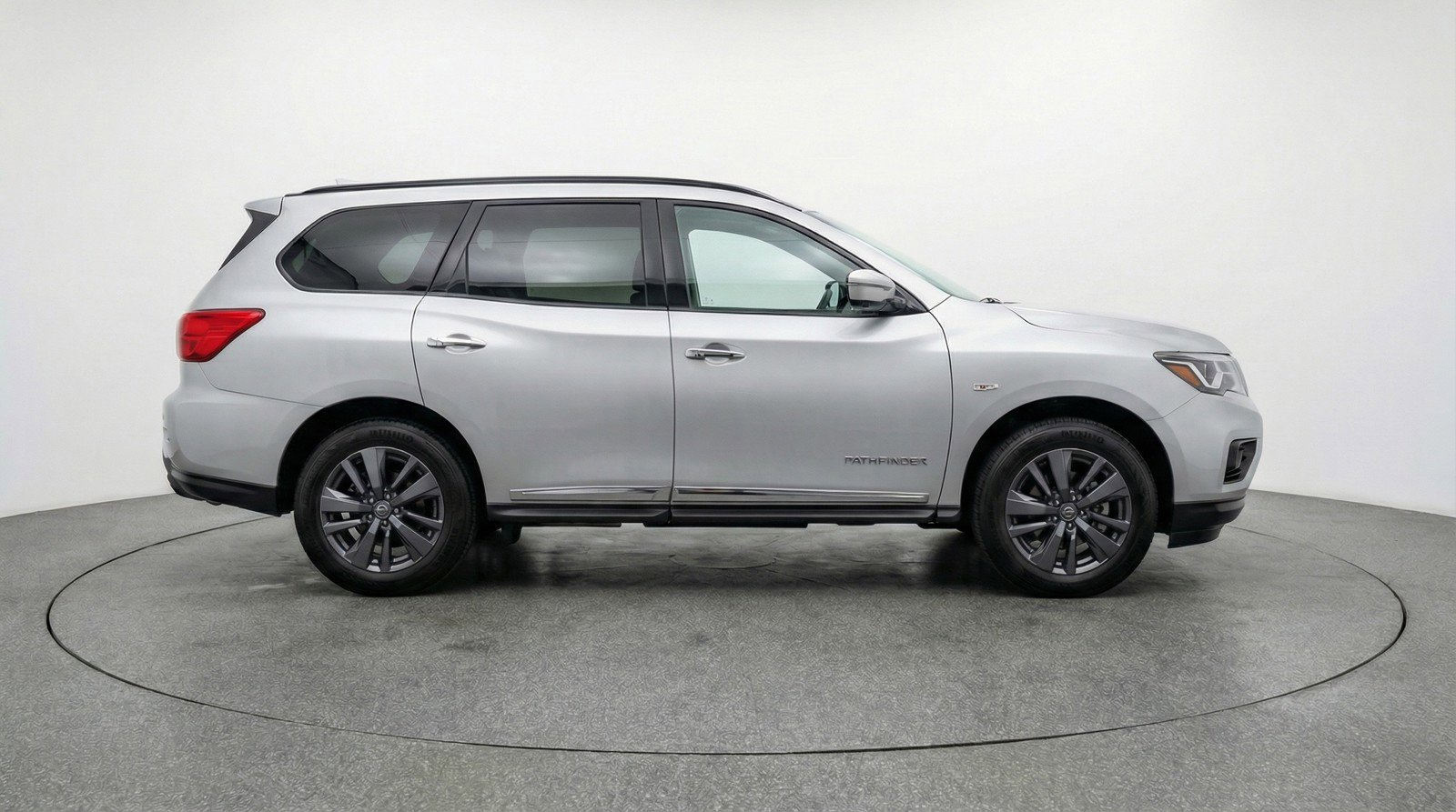 Used 2025 Nissan Pathfinder SV FWD image 11