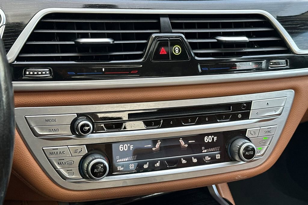 Used 2020 BMW 740i w/ Premium Package image 23