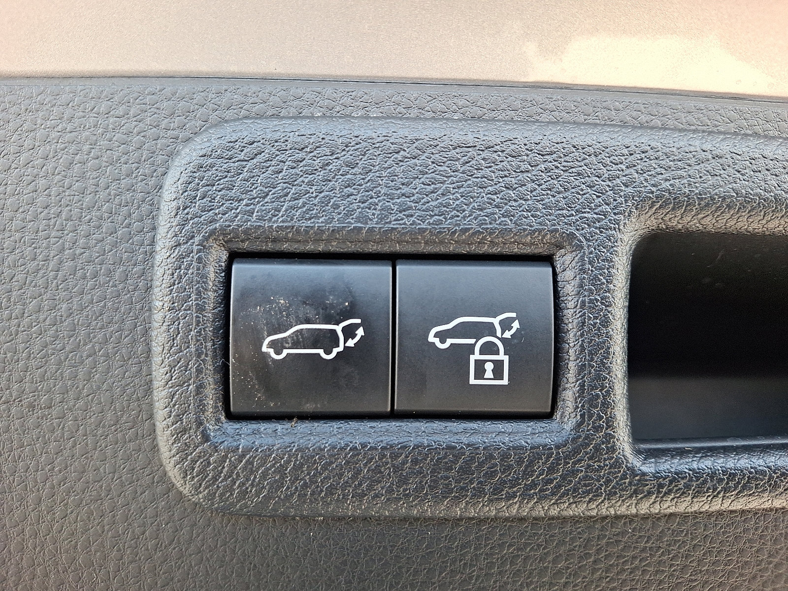 Certified 2023 Toyota Venza LE image 30