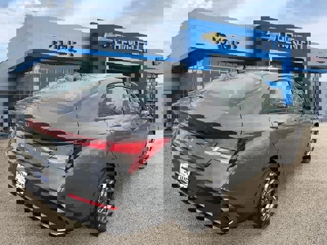 Used 2024 Hyundai Elantra SEL image 2