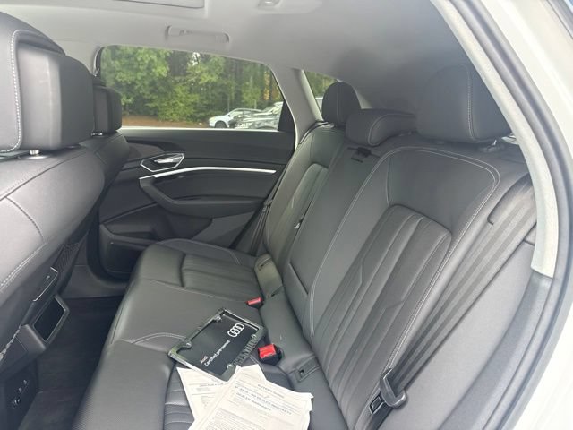 Used 2023 Audi e-tron Premium Plus w/ Premium Plus Package AWD/4WD image 14