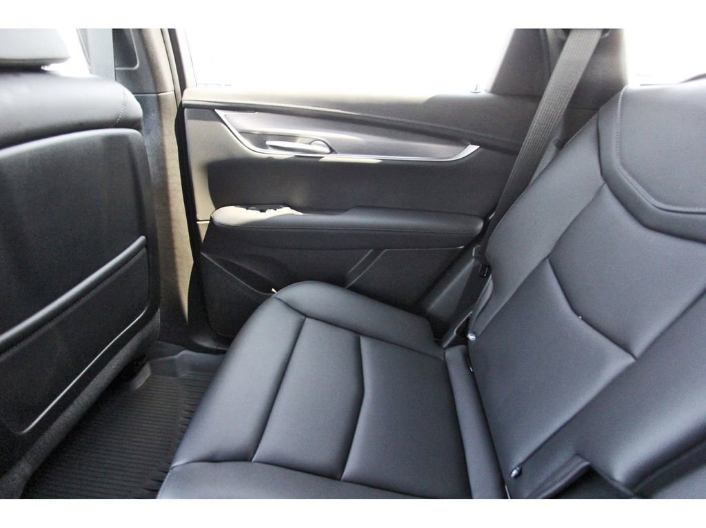 New 2025 Cadillac XT5 Luxury image 12