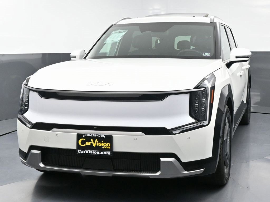 Used 2024 Kia EV9 Land image 5
