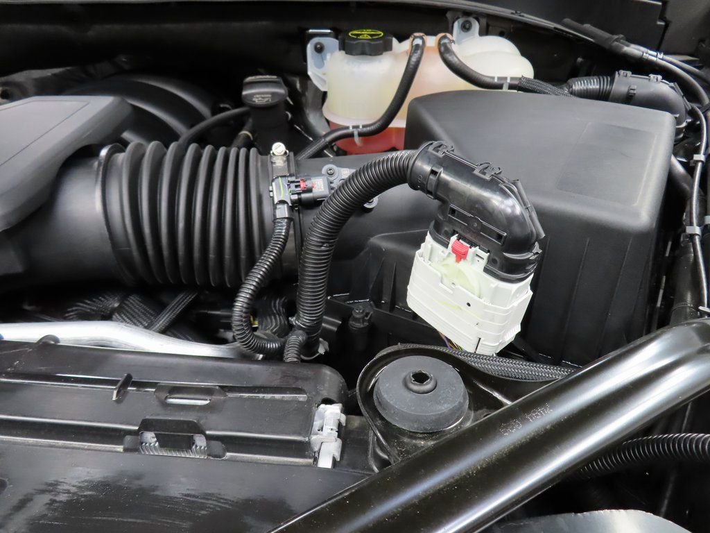 Used 2025 Chevrolet Suburban Z71 w/ Z71 Off-Road Package AWD/4WD image 31