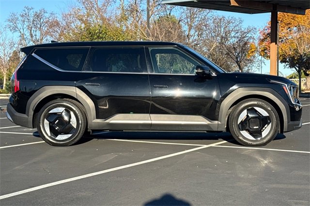 Certified 2024 Kia EV9 Light Long Range image 3