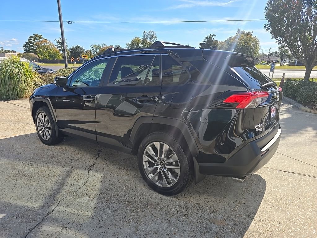 Used 2022 Toyota RAV4 XLE Premium image 22