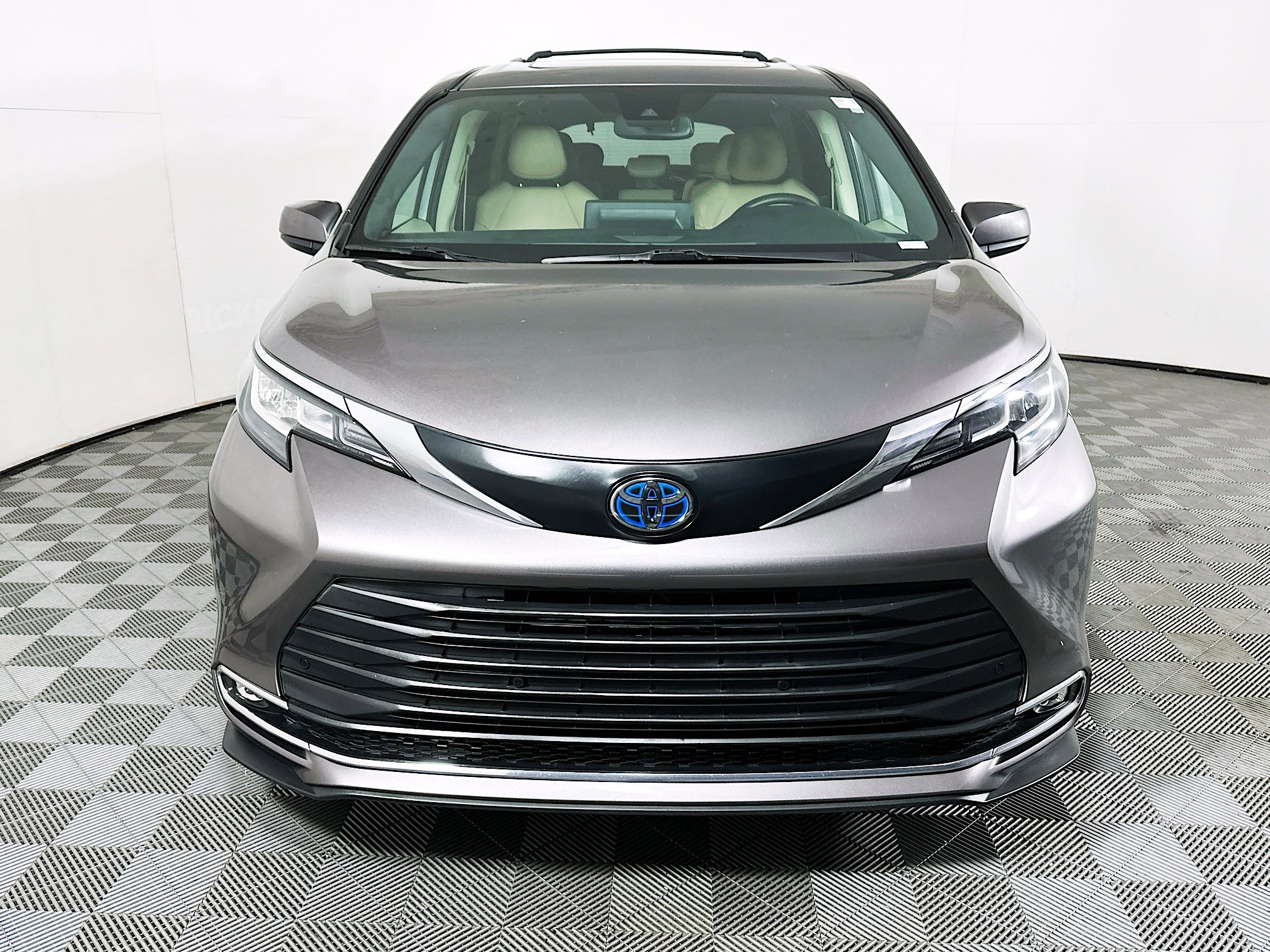 Used 2021 Toyota Sienna XLE image 8