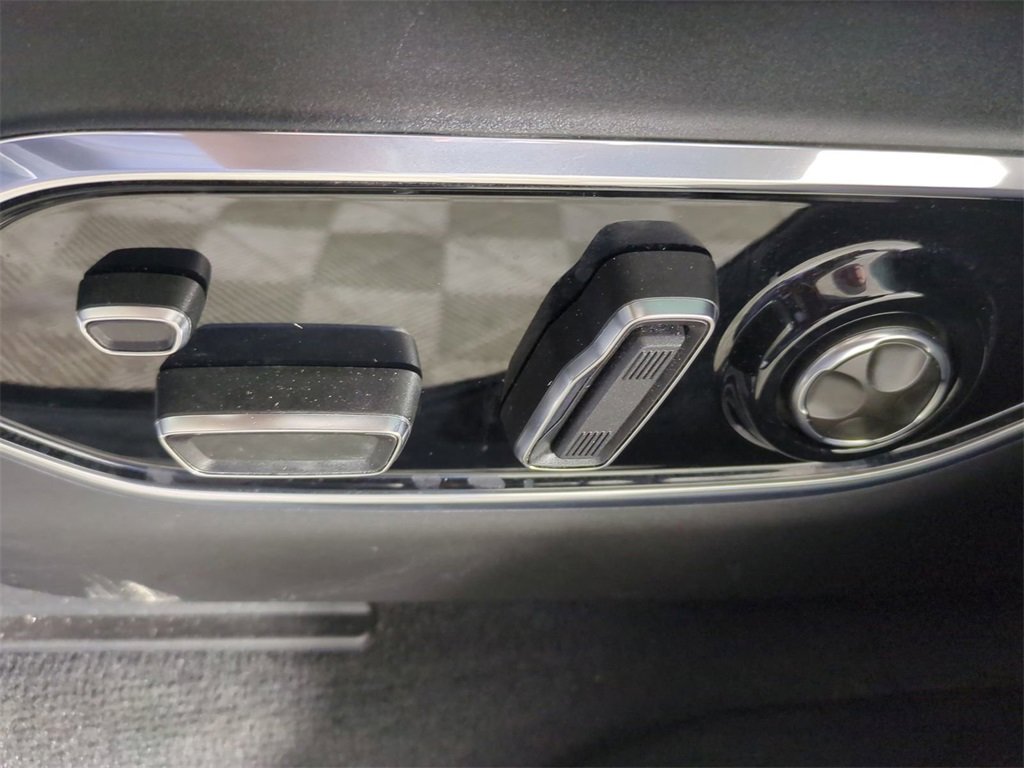 Used 2022 Jeep Grand Cherokee Overland w/ Advanced Protech Group III image 22