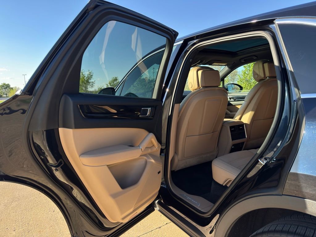 Certified 2023 Porsche Cayenne AWD/4WD image 27