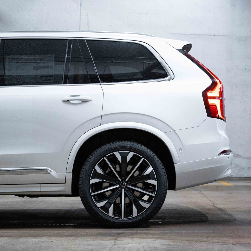New 2026 Volvo XC90 T8 Plus w/ Protection Package Premier AWD/4WD image 4