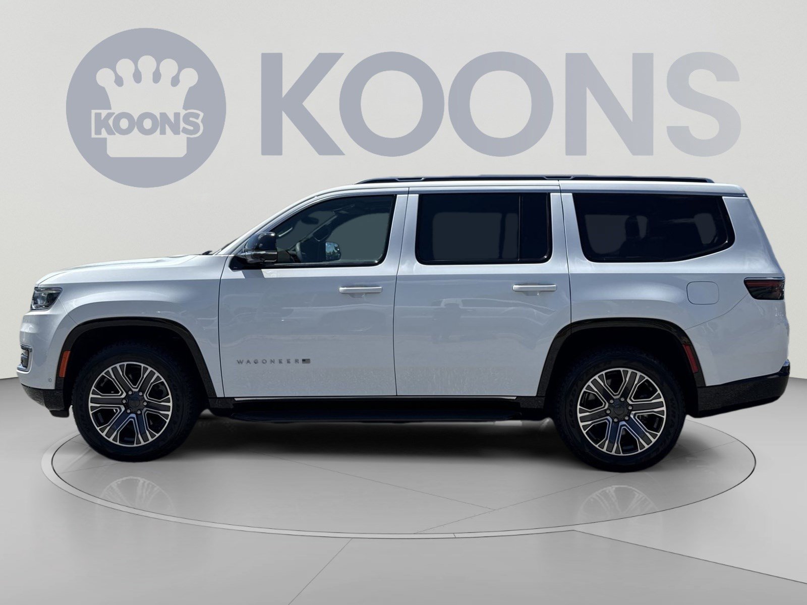 Used 2023 Jeep Wagoneer 4WD w/ Premium Group I image 2