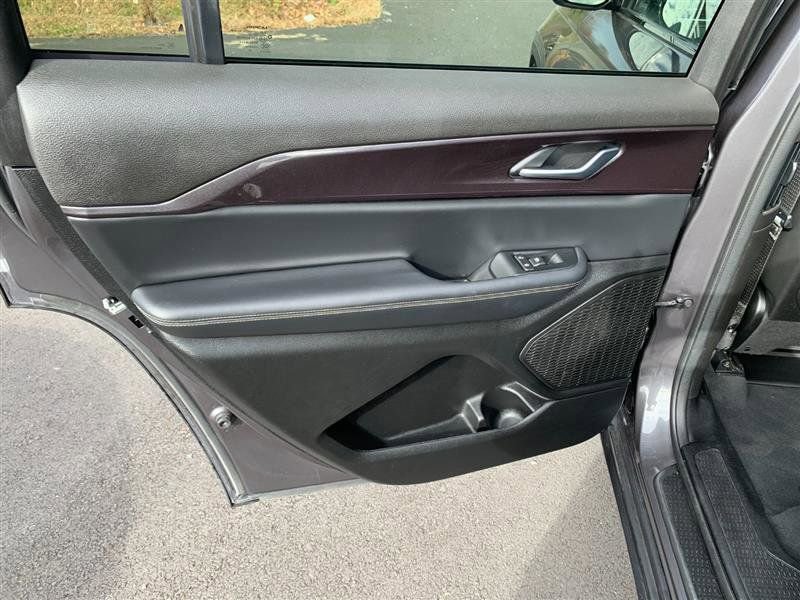 Used 2023 Jeep Grand Cherokee L Laredo image 39