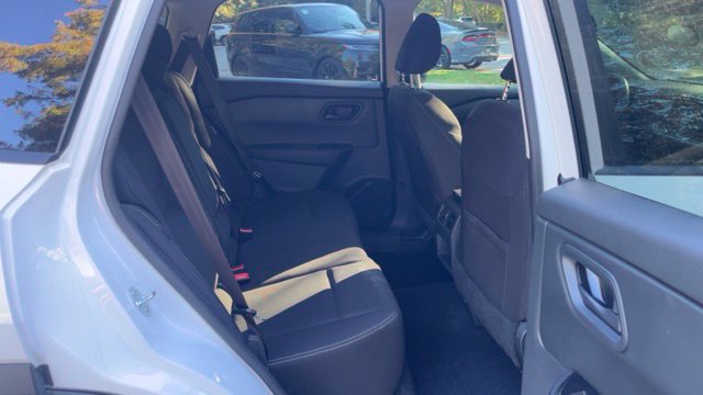 Used 2025 Nissan Rogue S AWD/4WD image 13