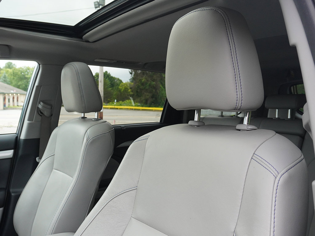 Used 2019 Toyota Highlander XLE AWD/4WD image 32