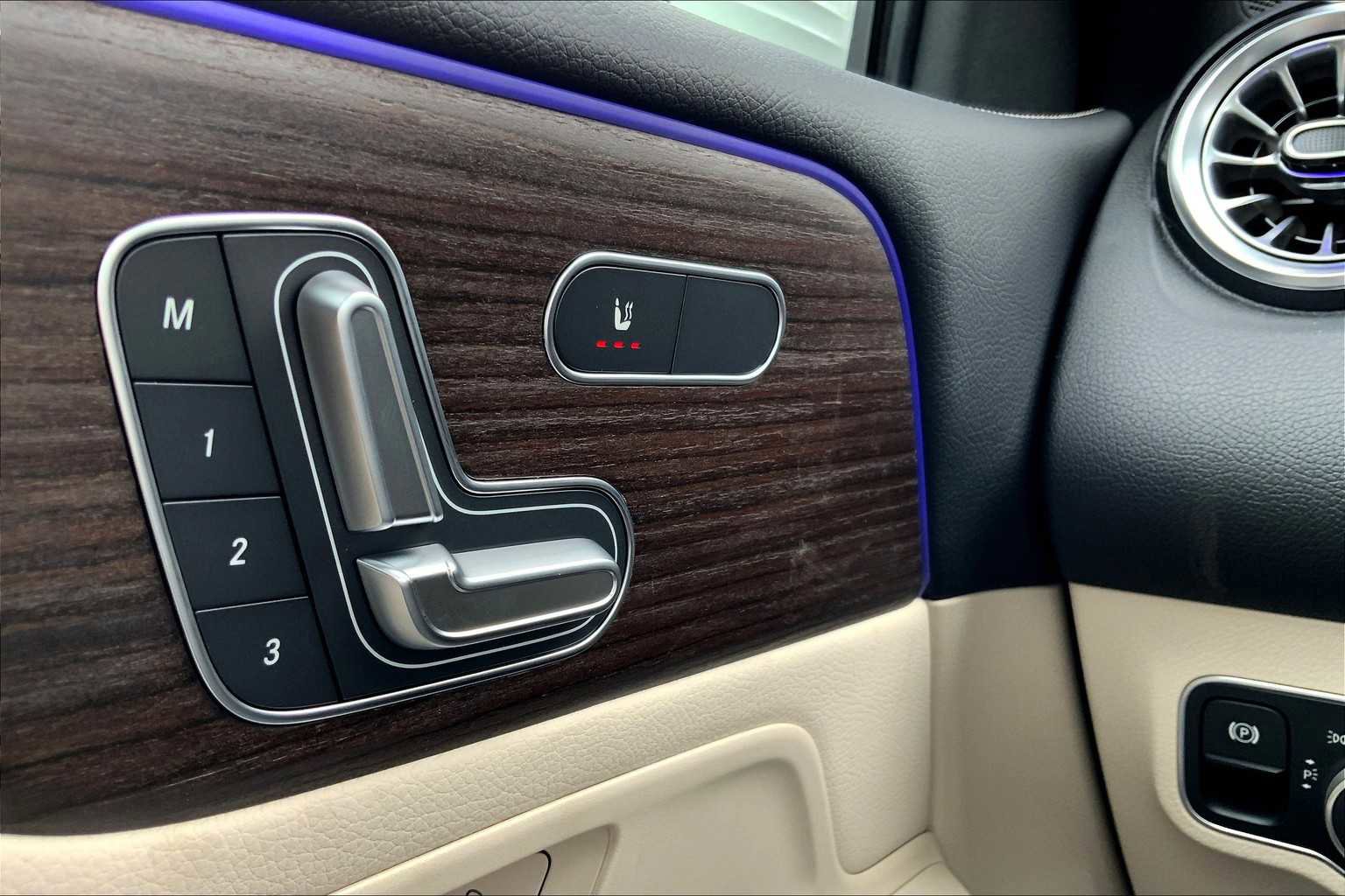New 2025 Mercedes-Benz GLB 250 4MATIC image 24