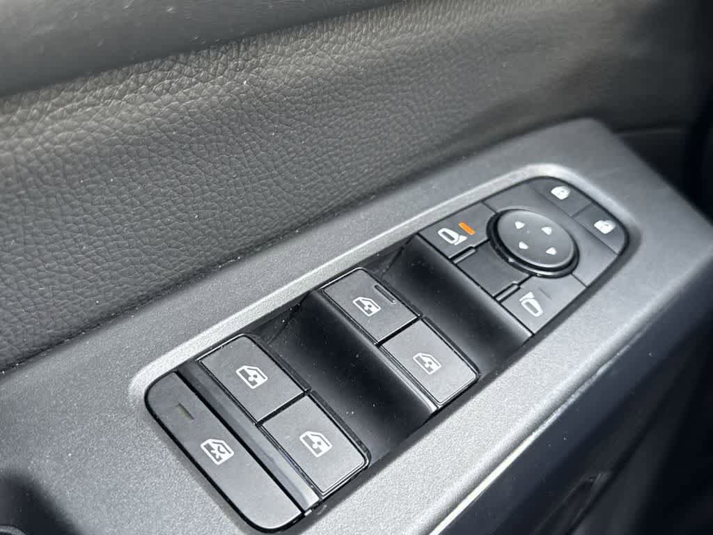 Used 2024 Nissan Pathfinder S AWD/4WD image 17