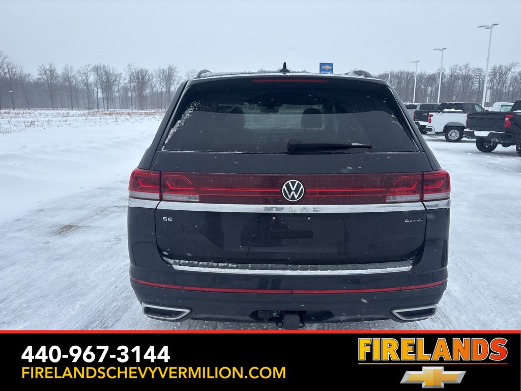 Used 2024 Volkswagen Atlas SE w/ Panoramic Sunroof Package image 4