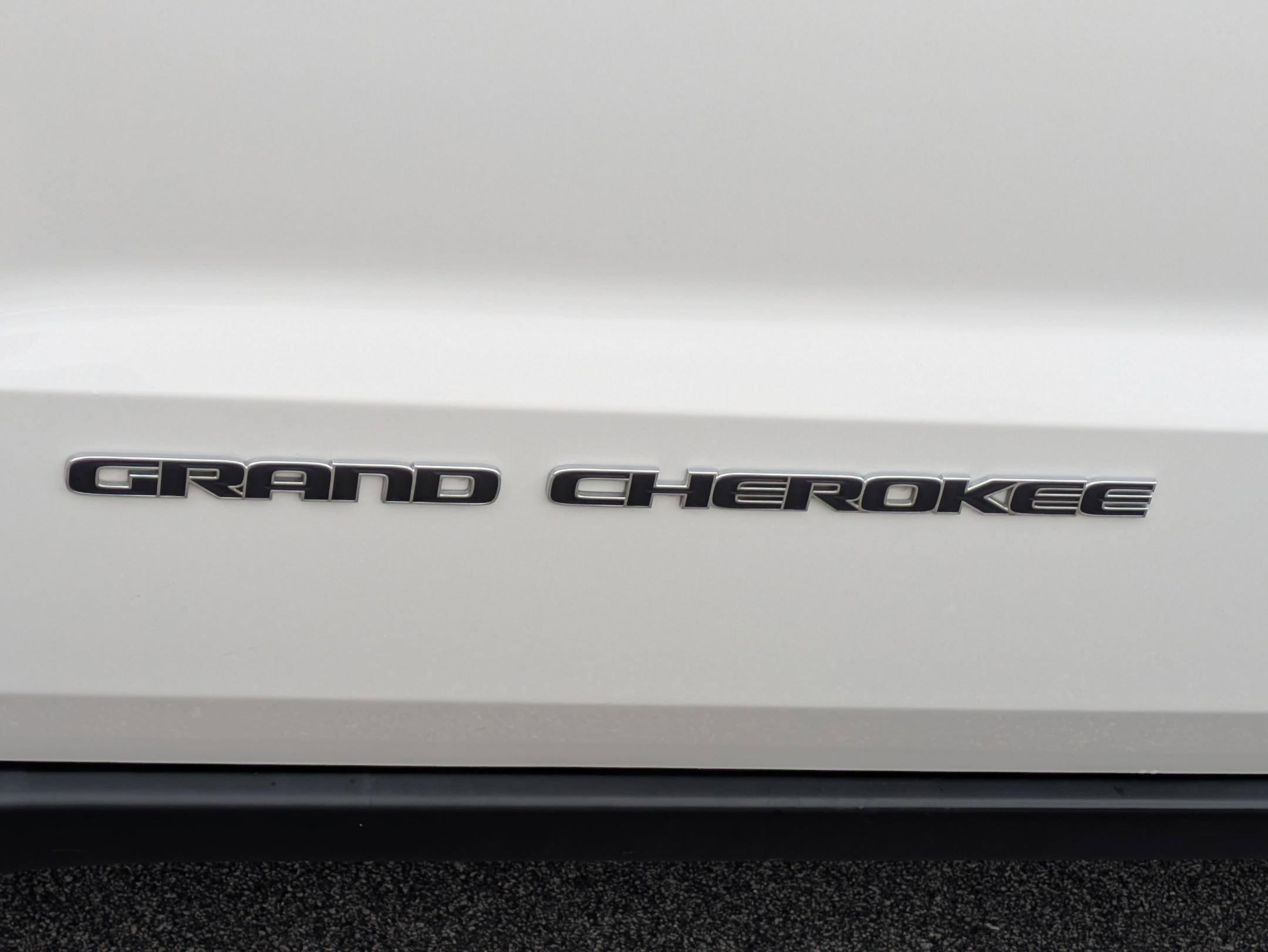 Used 2018 Jeep Grand Cherokee Laredo image 31