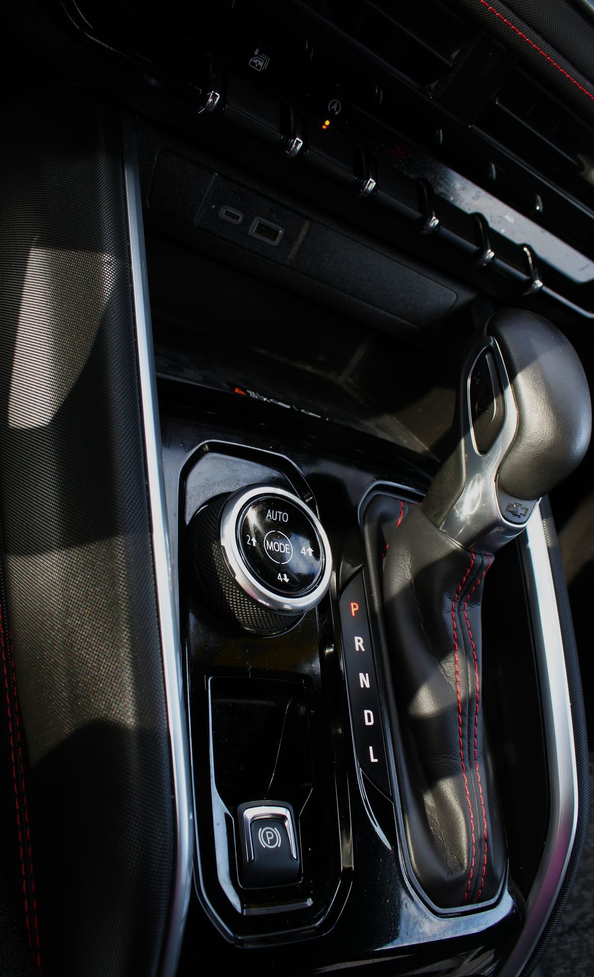 Used 2024 Chevrolet Colorado Z71 w/ Z71 Convenience Package 2 image 33