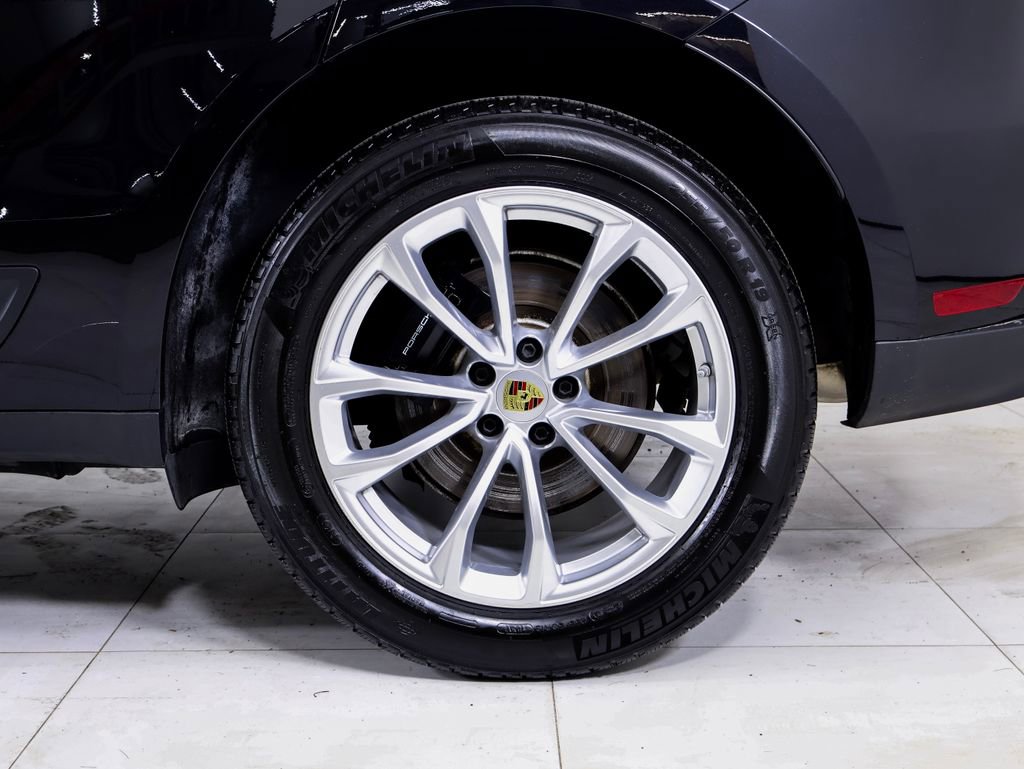 Certified 2024 Porsche Macan w/ Premium Plus Package image 28
