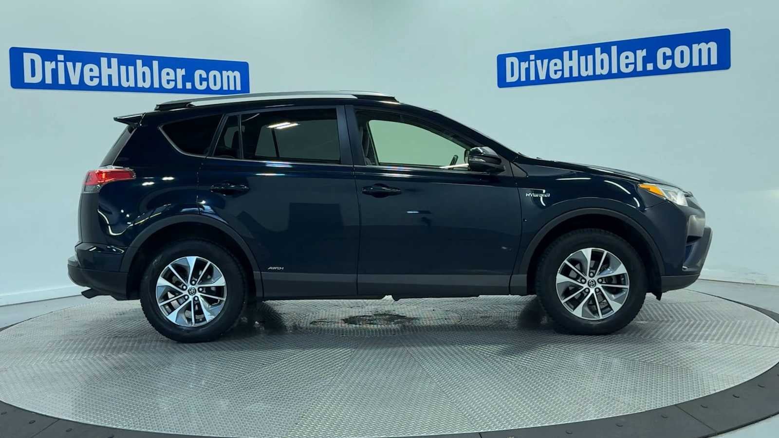 Used 2017 Toyota RAV4 XLE AWD/4WD image 9