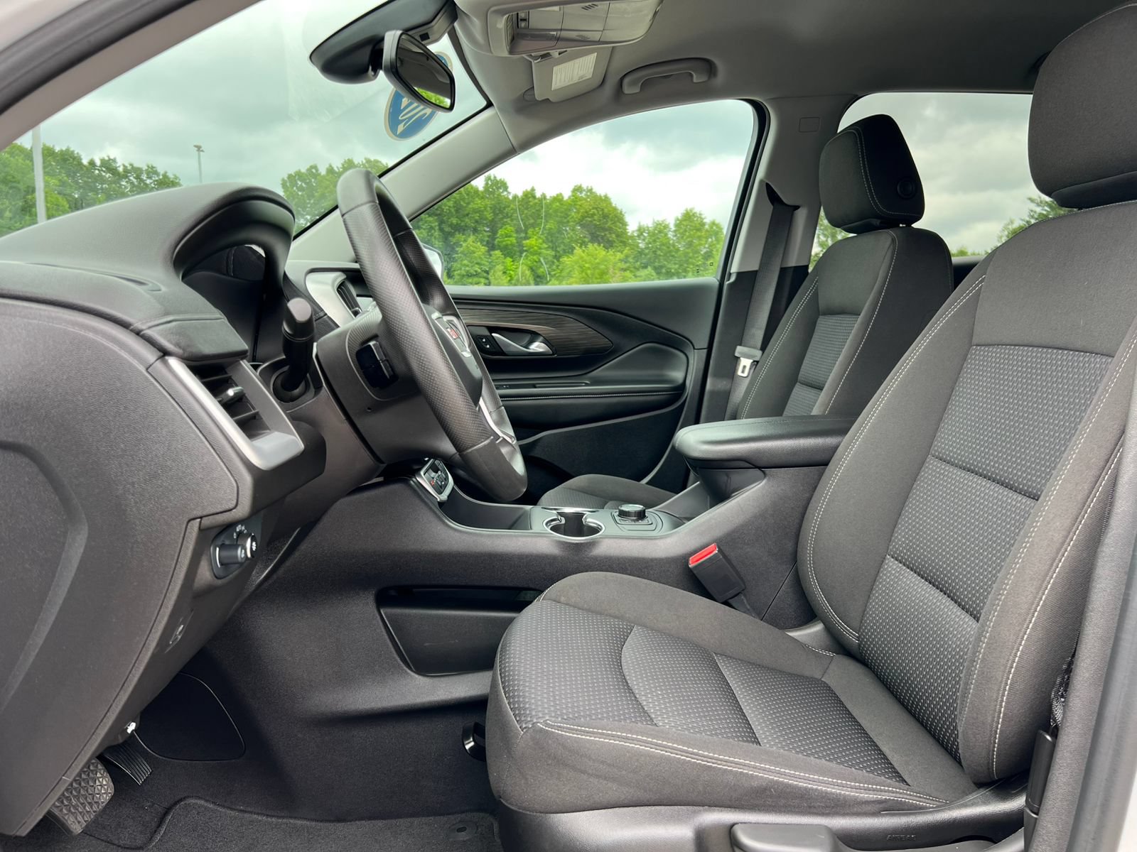 Used 2024 GMC Terrain SLE AWD/4WD image 3