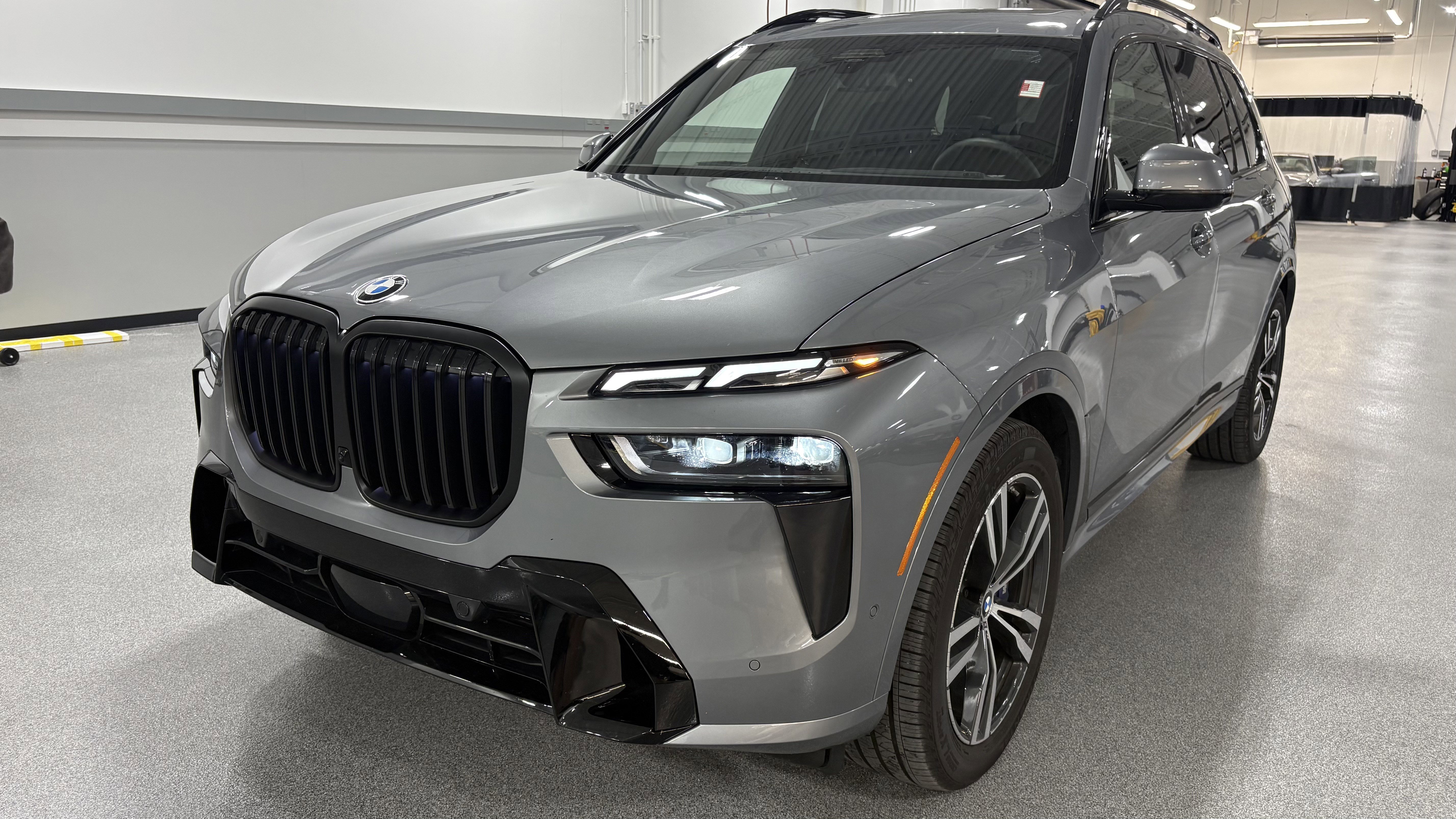 Used 2026 BMW X7 xDrive40i w/ M Sport Package AWD/4WD image 5