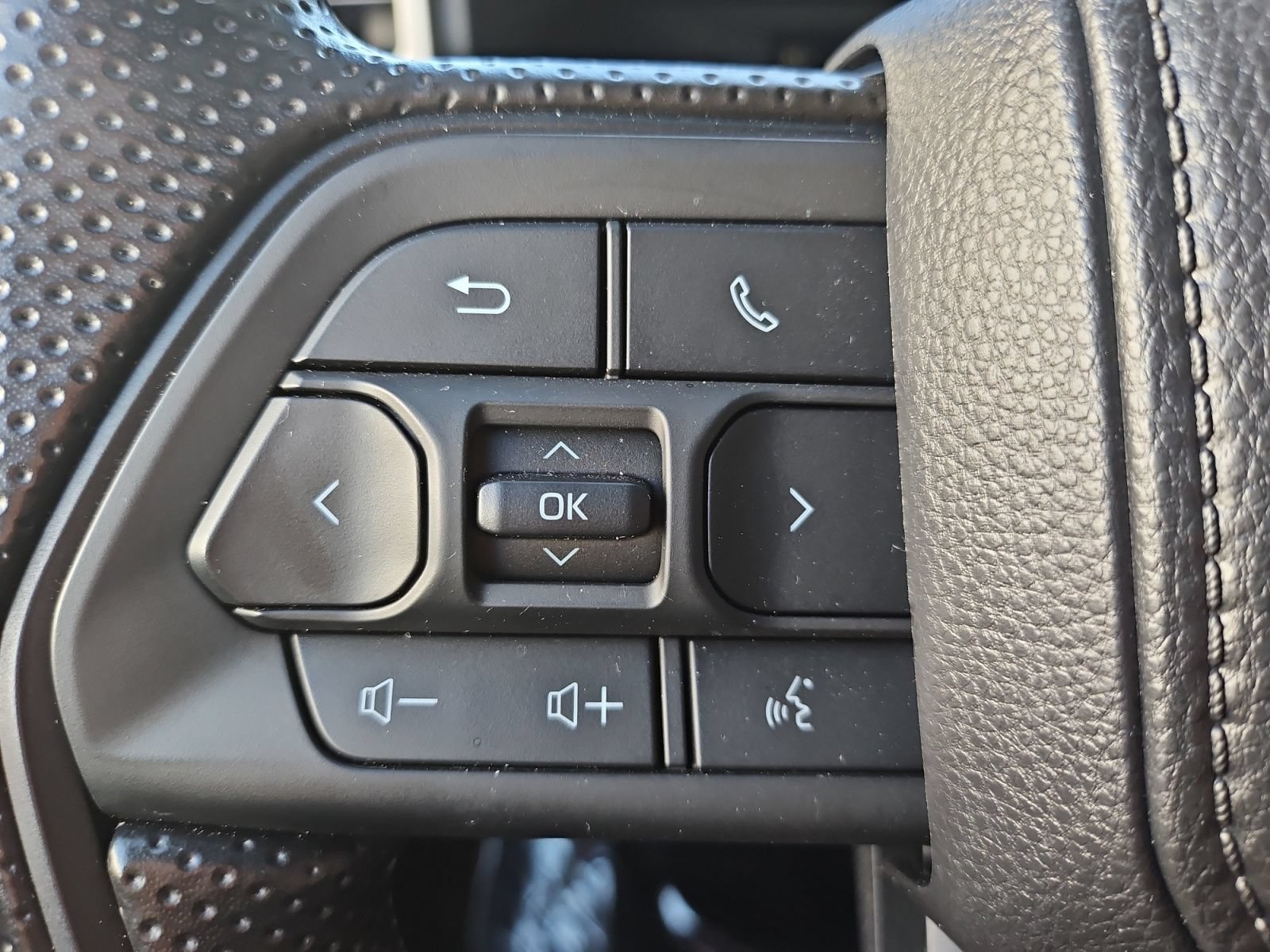 Used 2025 Toyota Tacoma SR w/ Towing Package RWD image 30