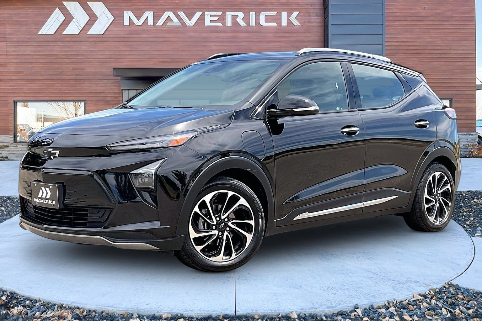 Used 2022 Chevrolet Bolt EUV Premier w/ Sun & Sound Package FWD image 3