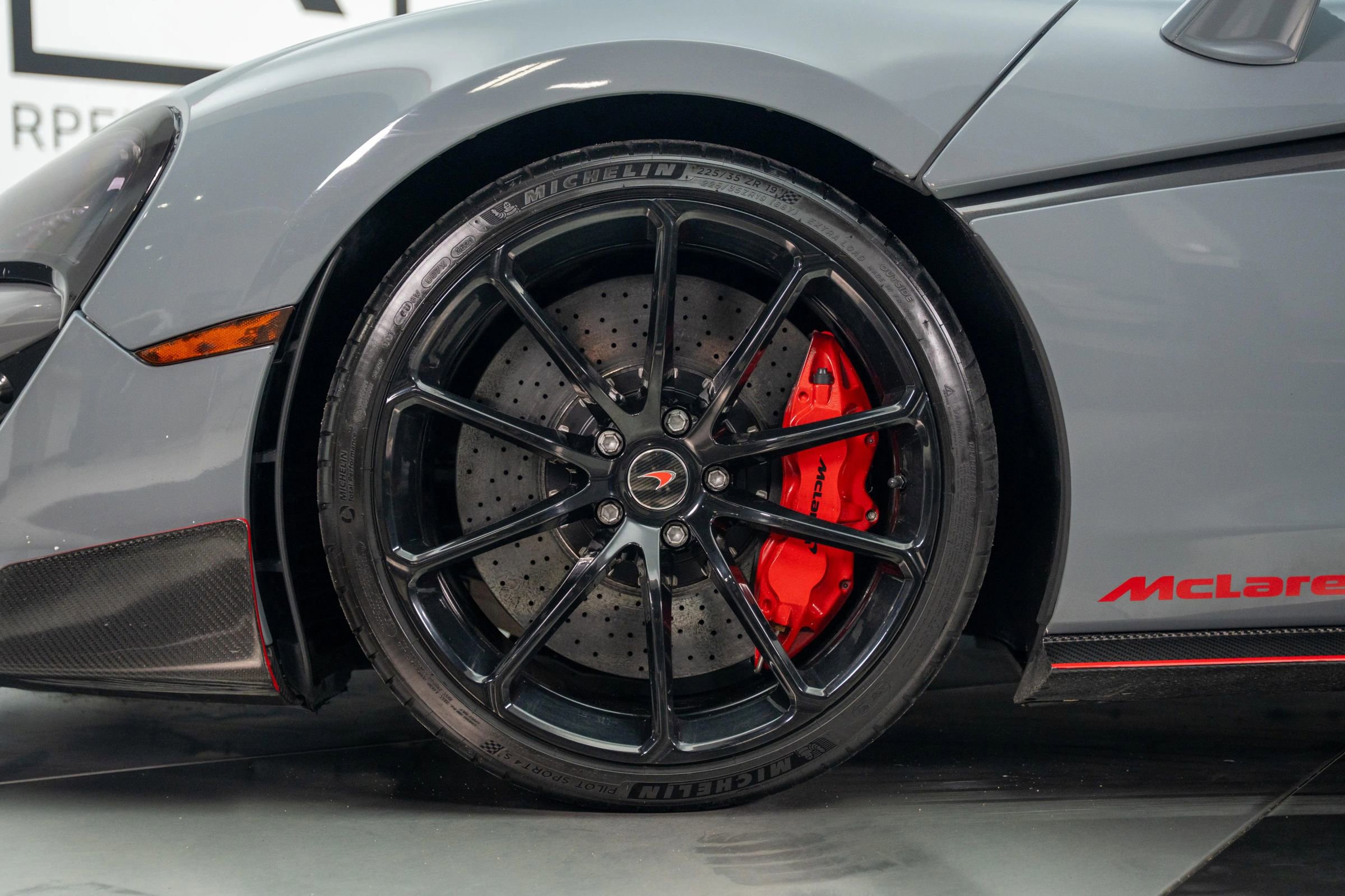 Used 2018 McLaren 570S Spider image 23