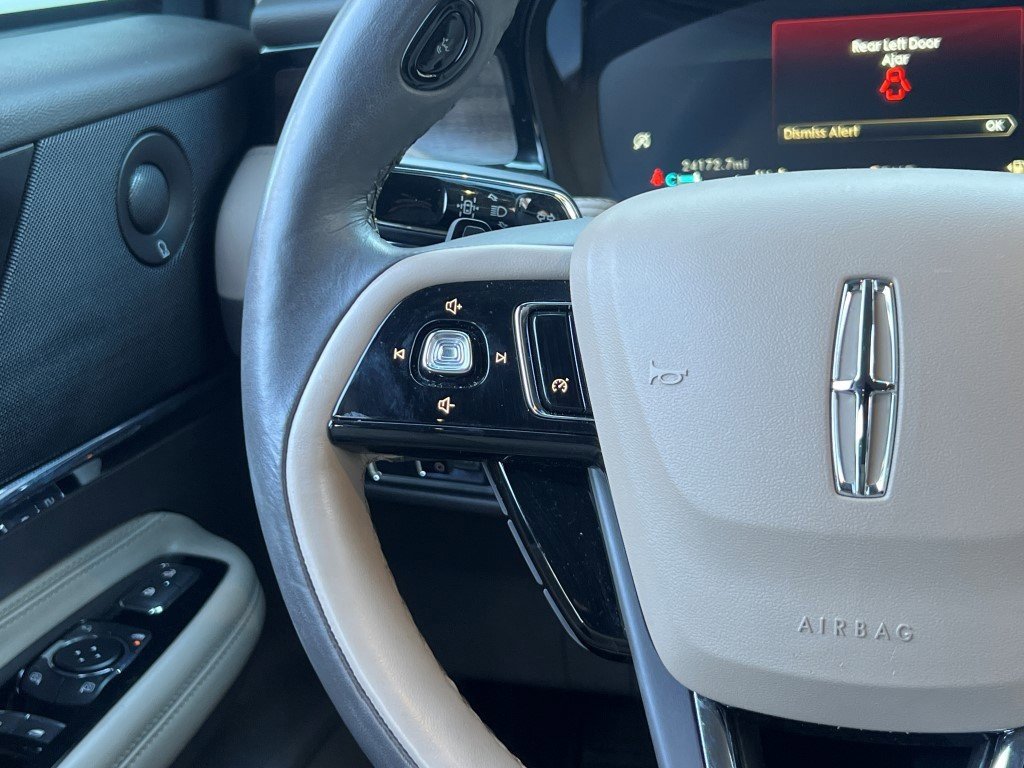 Used 2022 Lincoln Corsair Reserve w/ Sport Package image 22