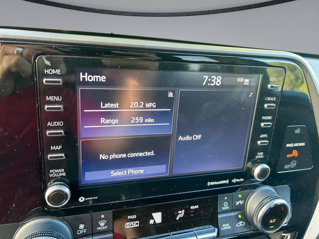 Used 2021 Toyota Highlander LE FWD image 22