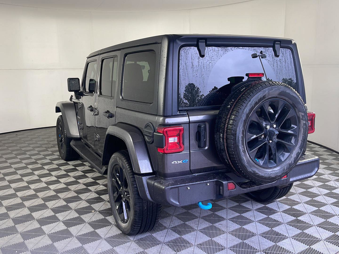 Used 2022 Jeep Wrangler Unlimited Sahara w/ Cold Weather Group AWD/4WD image 9