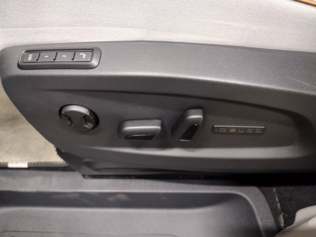 New 2025 Volkswagen ID. Buzz 1st Edition image 26