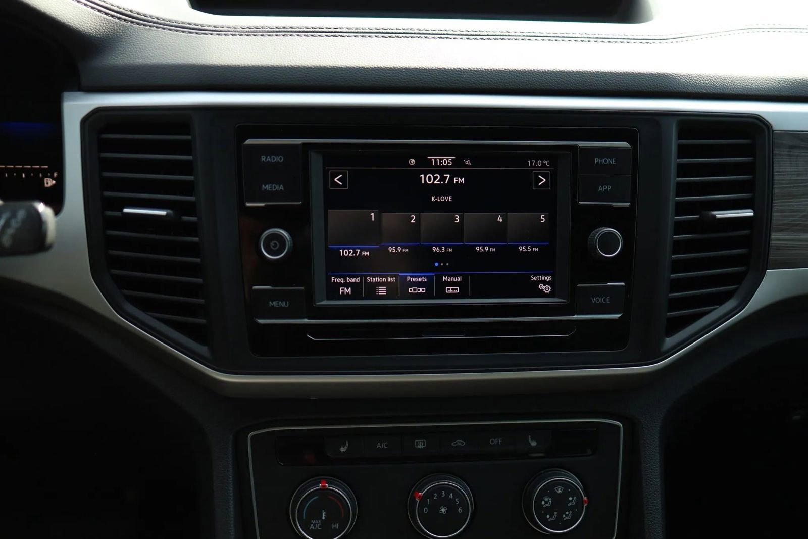 Used 2022 Volkswagen Atlas Cross Sport SE image 24