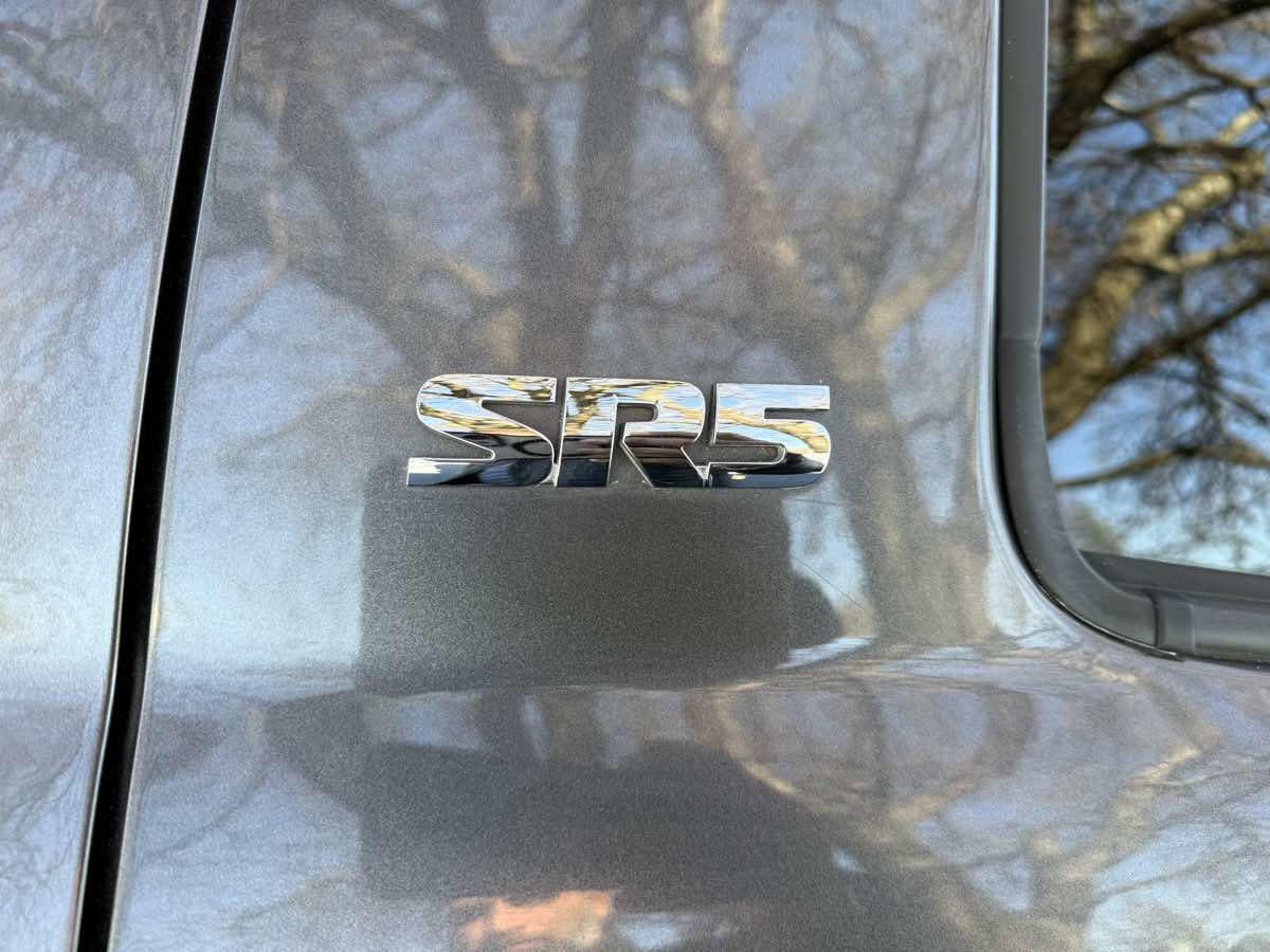 Used 2018 Toyota Tundra SR5 w/ TRD Off Road Package image 30