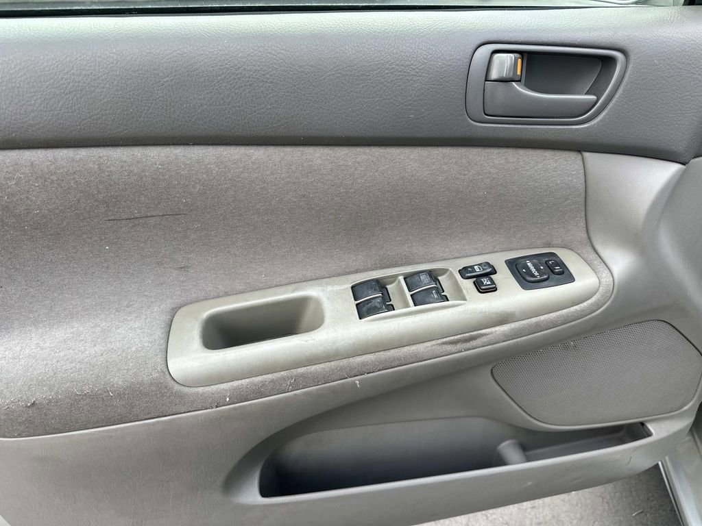 Used 2004 Toyota Camry LE FWD image 14
