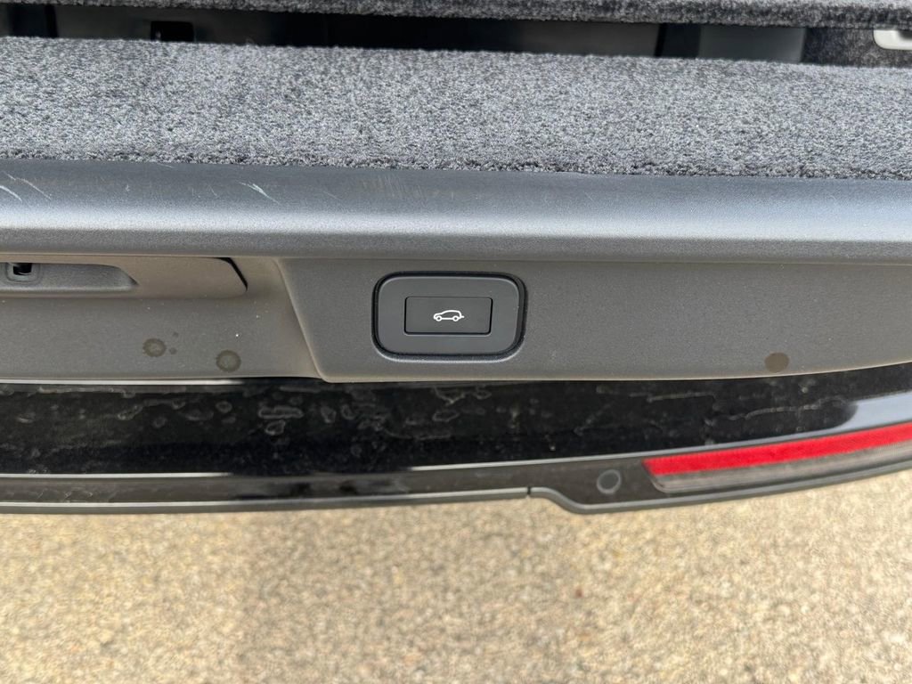 Used 2025 Land Rover Range Rover Long Wheelbase SE image 6